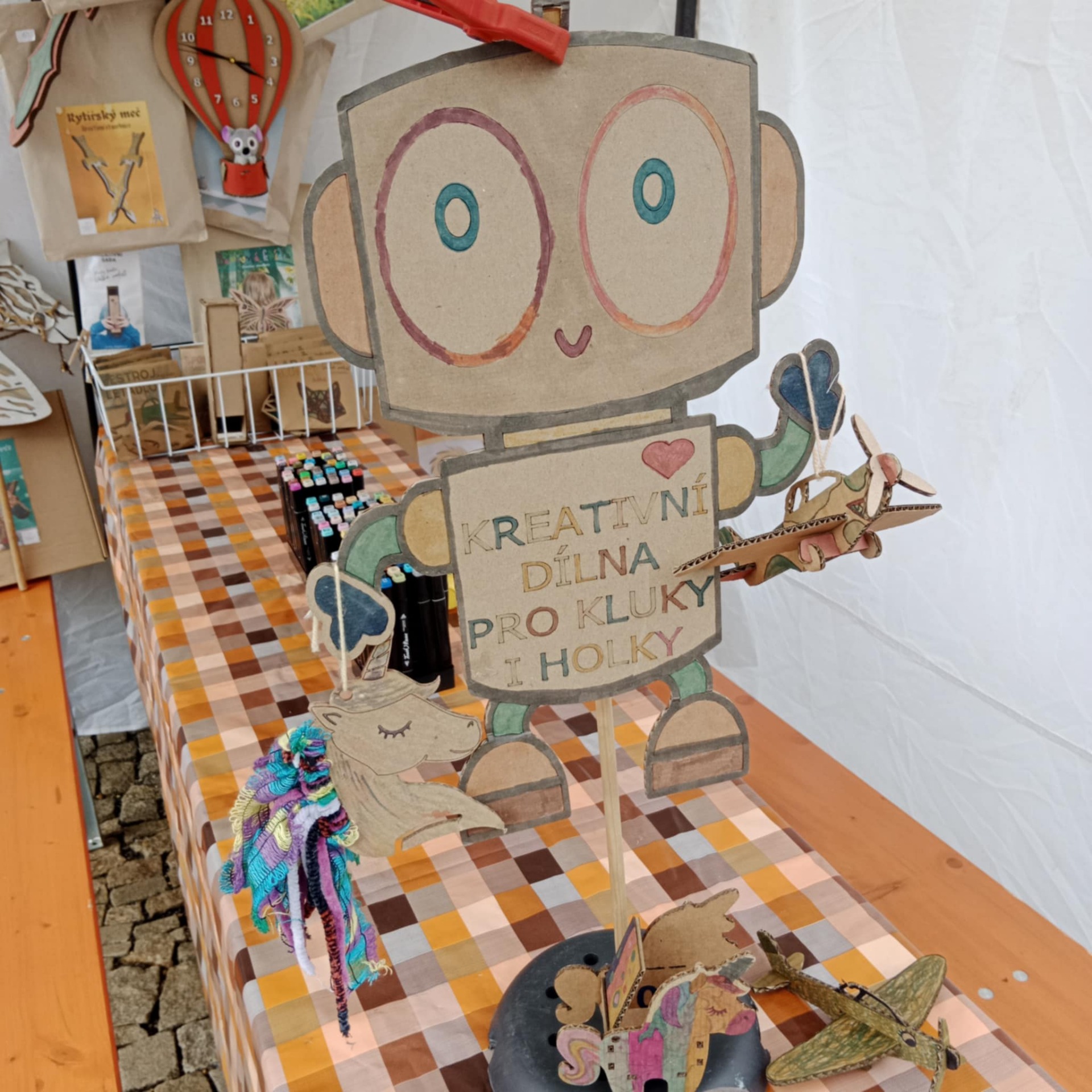 kartónová dílnička (foto pouze ilustrační)